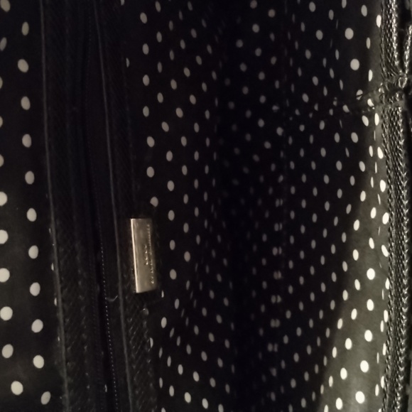 To many purses - Picture 2 of 3